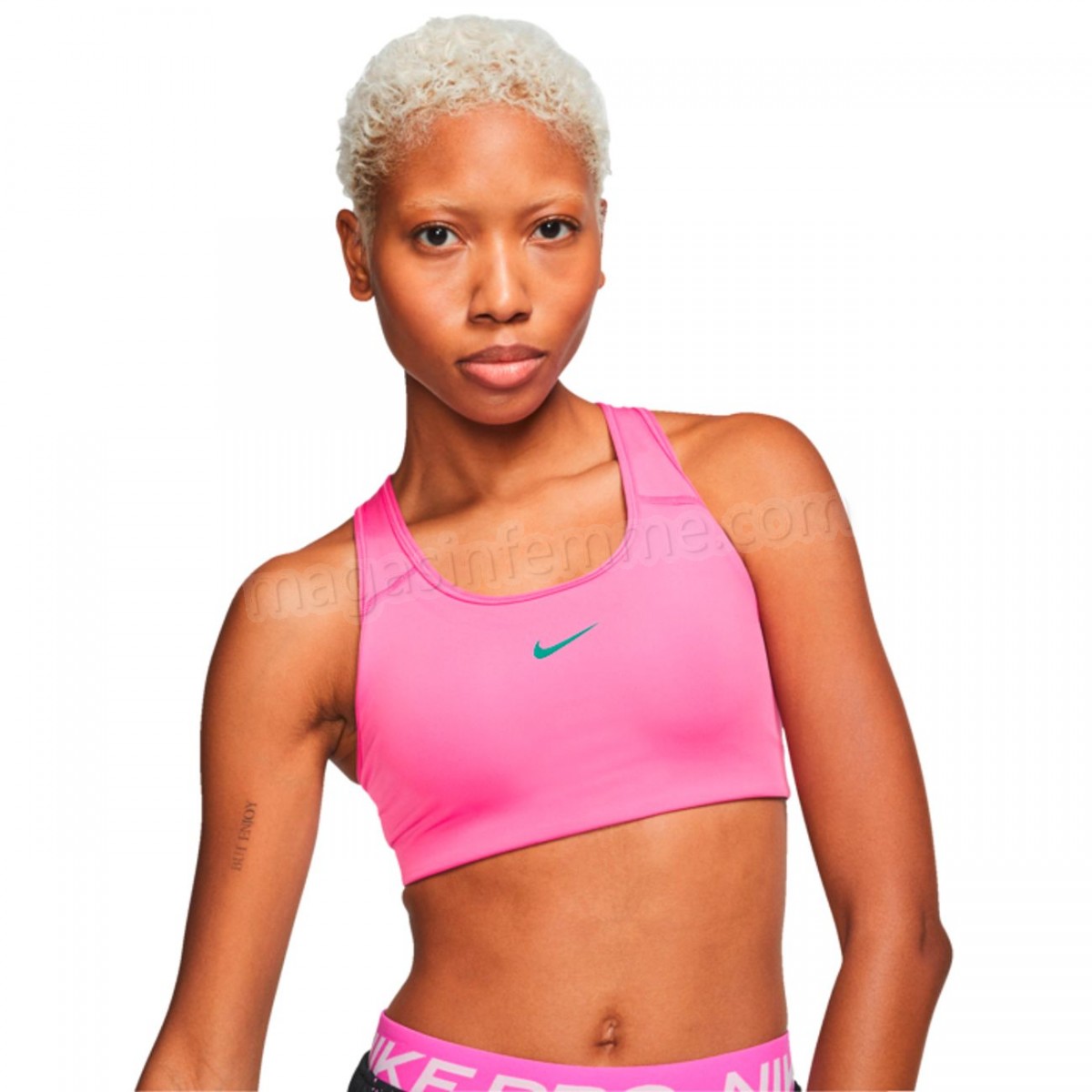 Nike-DEBARDEUR Fitness femme NIKE SWOOSH PAD en solde - -2